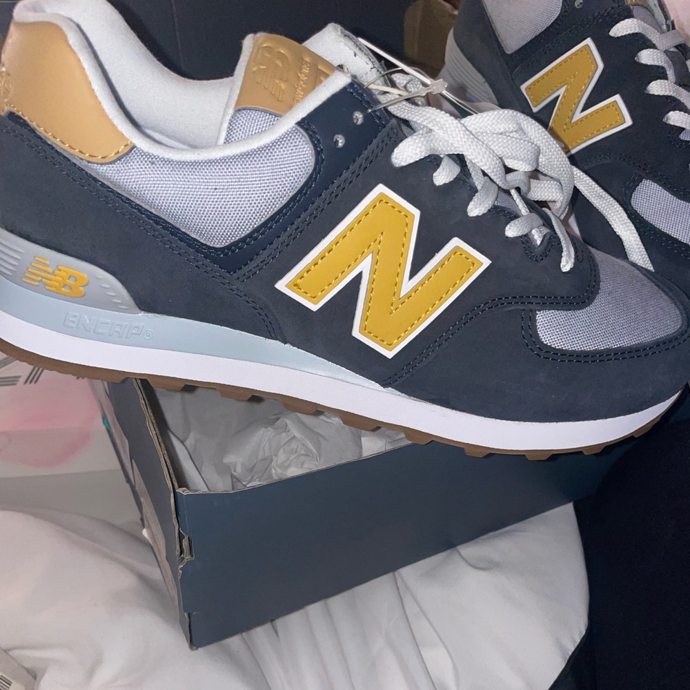 New Balance Navy, Gray and Yellow 574 Retro Sneakers sz8.5 Mens - Picture 2 of 7
